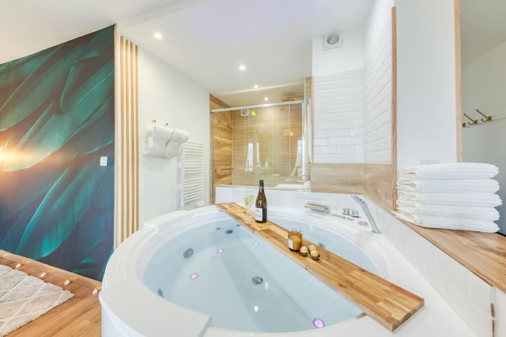 Suite Love Jacuzzi Montévrain Eksteriør billede